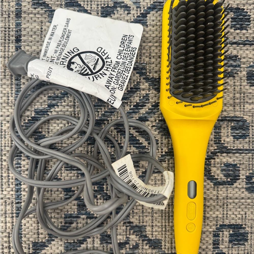 Drybar The Brush Crush Heated Straightening Brush